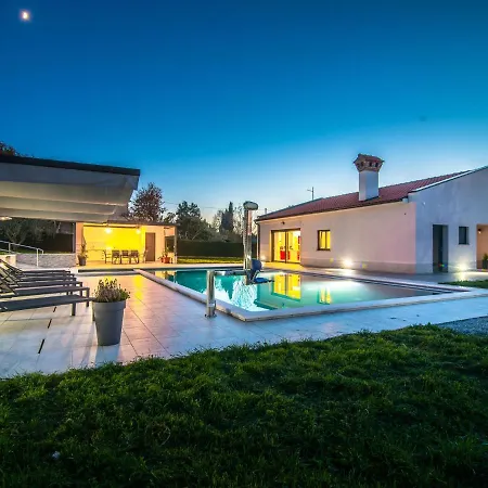 Beautiful In With Swimming Pool