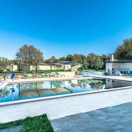 Beautiful In With Swimming Pool Vrsar