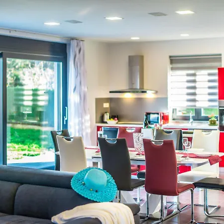 Villa Beautiful In With Swimming Pool