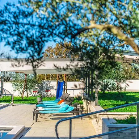 Beautiful In With Swimming Pool